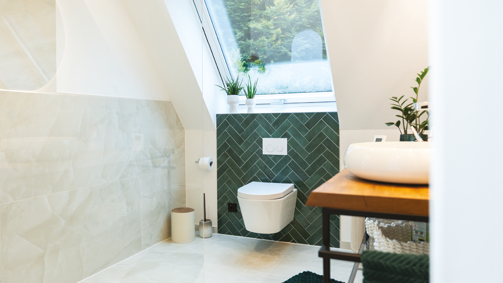 Roto_summer_in_the_attic